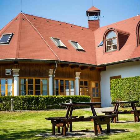 Penzion Terasa, Bed & Breakfast เวลเก โลซีนี ภายนอก รูปภาพ