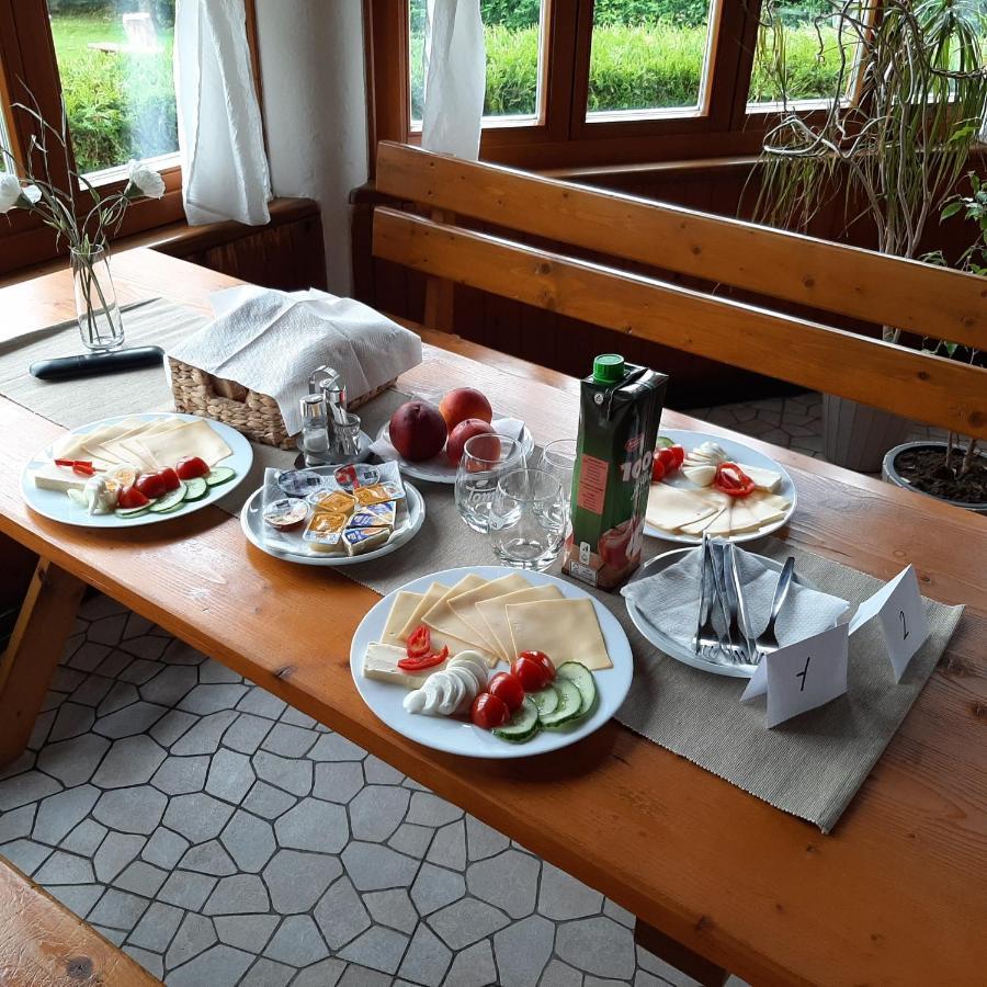 Penzion Terasa, Bed & Breakfast เวลเก โลซีนี ภายนอก รูปภาพ