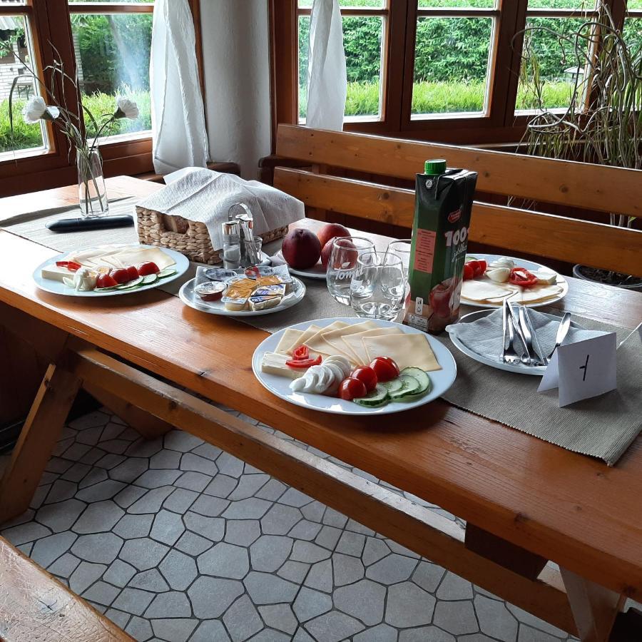 Penzion Terasa, Bed & Breakfast เวลเก โลซีนี ภายนอก รูปภาพ